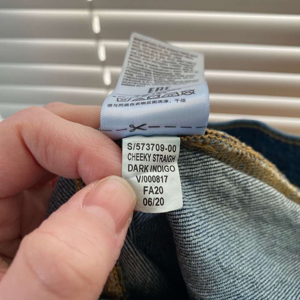 GAP Cheeky Straight High Rise Medium Wash Button-Fly Denim Distressed Jean 2/26” - Picture 13 of 13